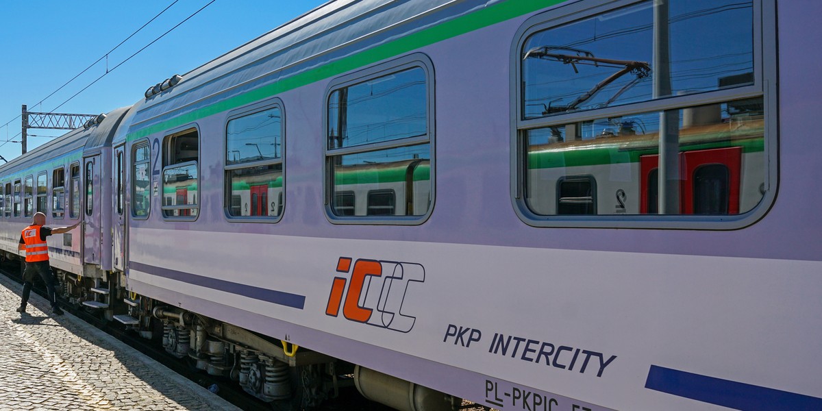 Karczemna awantura w pociągu PKP Intercity Heweliusz relacji Gdynia–Wrocław. 