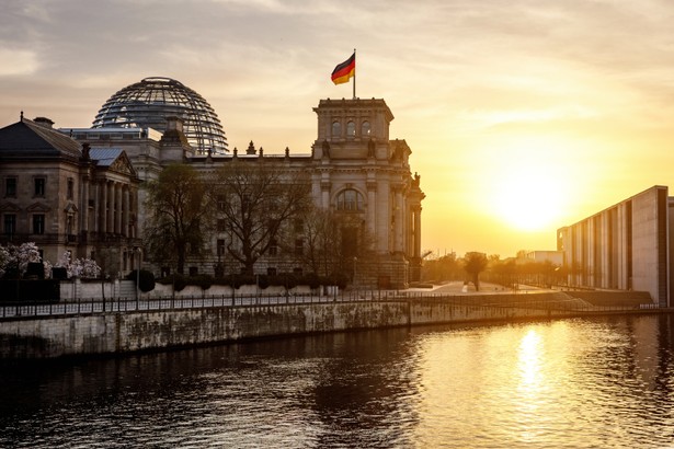 AfD "zwykłą partią"? Afera w Berlinie, opozycja grzmi na partię przyszłego kanclerza Niemiec