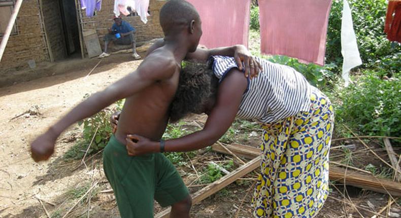 Man-beating-wife(zambiadailynation)