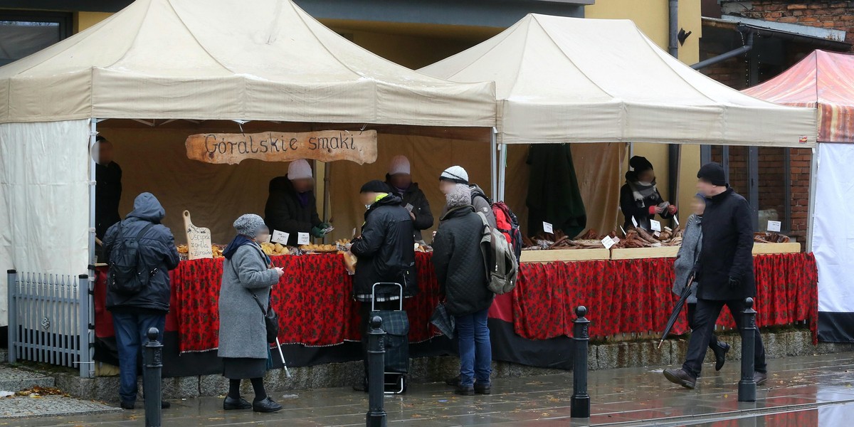 Dość festynów pod cmentarzami