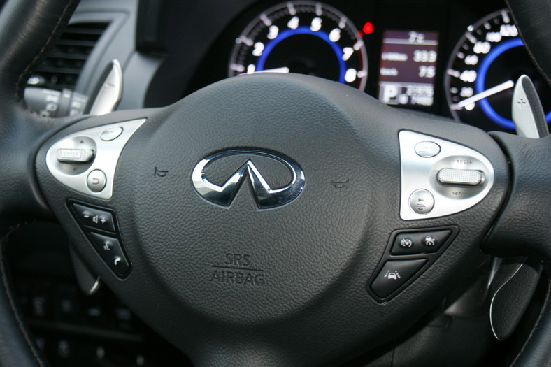 Infiniti QX70 S