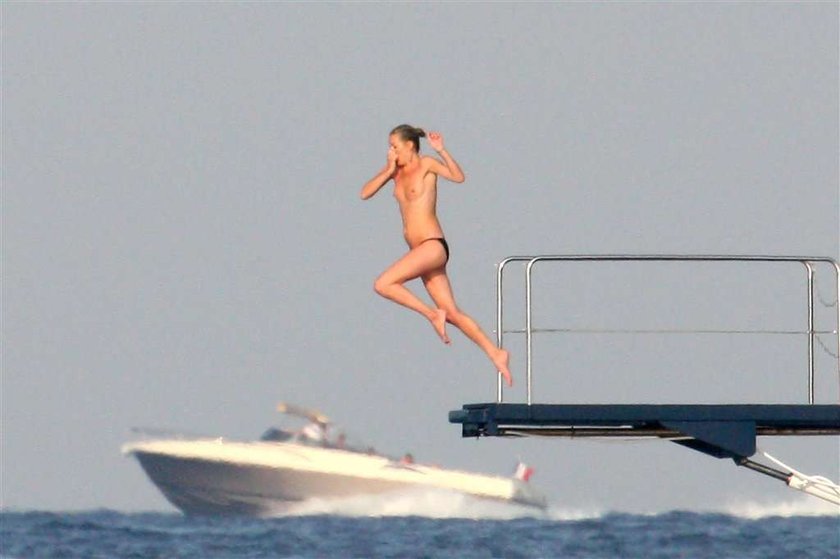 Tak wypoczywa Kate Moss. Topless!