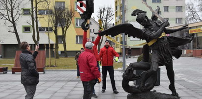 Archanioł w centrum miasta. Co o tym myślą mieszkańcy?