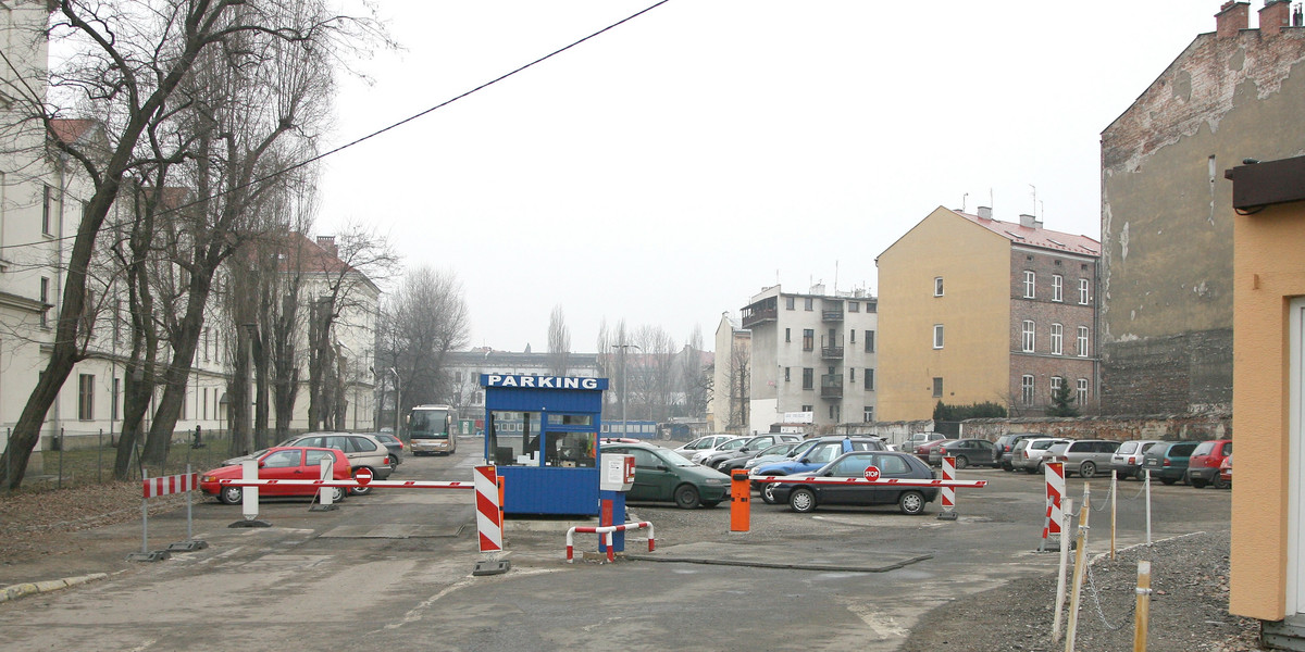 PARKING UL KARMELICKA 