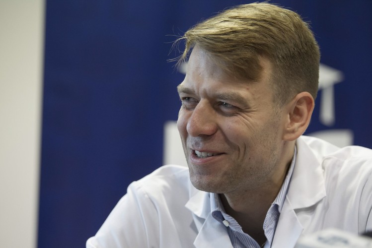 LAURA UPADŁA NA WIDŁY. LEKARZE Z WROCŁAWIA URATOWALI JEJ ŻYCIE