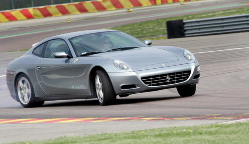 Ferrari - Z 2140 KM przez Fiorano