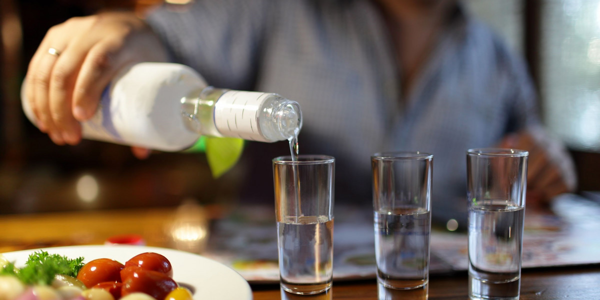 Polacy wolą wydawać na alkohol niż na edukację