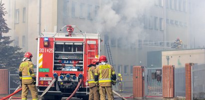 Ogromny pożar w Bydgoszczy. Paliły się hale z tekstyliami