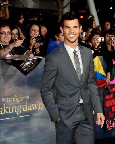 Taylor Lautner na premierze filmu 'Saga Zmierzch: Przed świtem. Część 2'