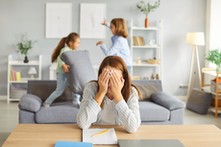 Pułapka w 800 plus. ZUS kontroluje wypłaty. Rodzice będą musieli oddać pieniądze