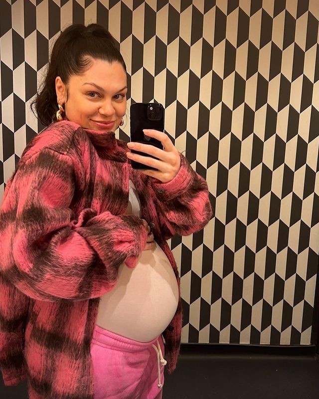 Speváčka Jessie J sa stala mamou.
