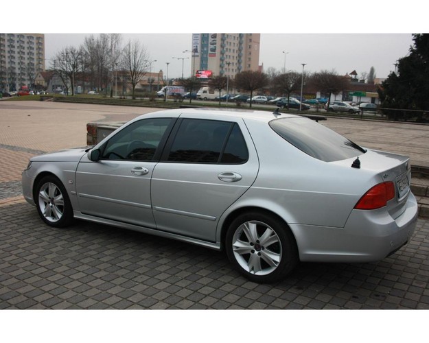 Saab 9-5 po Jarosławie Kaczyńskim