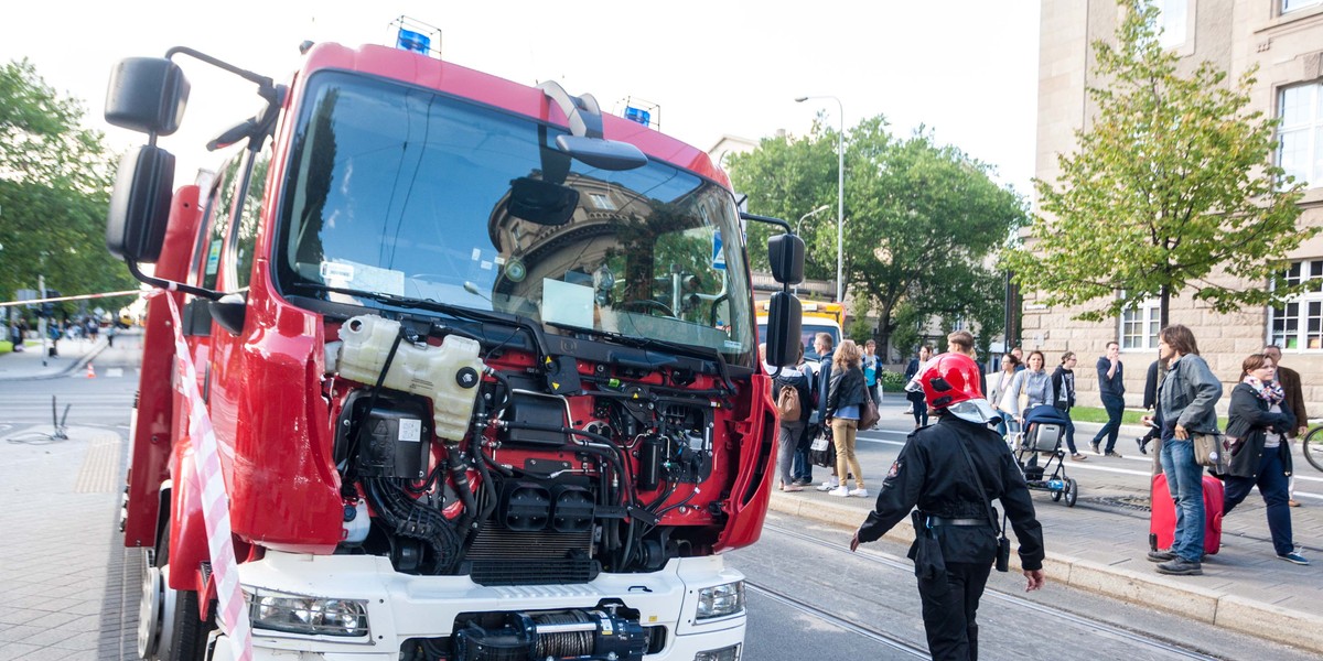 Wóz strażacki zderzył się z tramwajem.