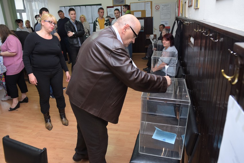 Glasanje u Novom Sadu 24. aprila