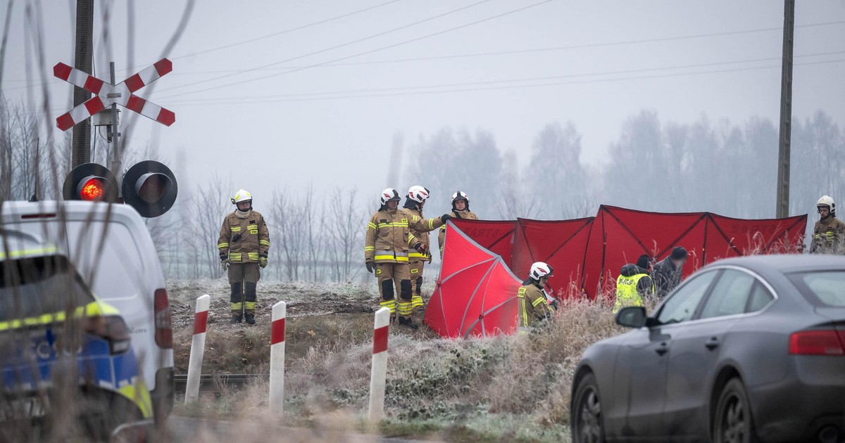 Wjechał na tory i zniknął po uderzeniu. Maszynista nie miał szans go zatrzymać