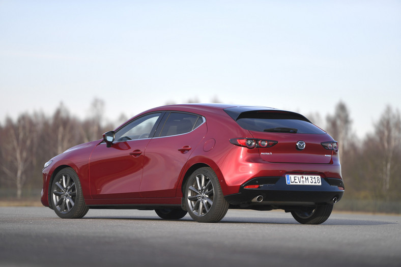 Porównanie: Mazda 3 kontra Opel Astra