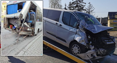 Groźny wypadek koło Krakowa. Autobus zderzył się z osobówką. Pięć osób rannych