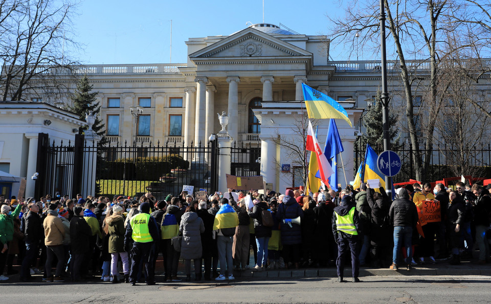 Manifestacja pod ambasadą Rosji przeciwko inwazji na Ukrainę