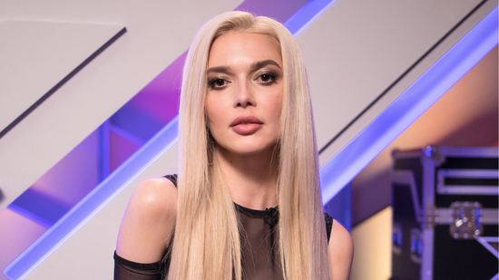 Herceg Erika élete egyik legmerészebb szettjébe bújt: akár Lara Croft, pont úgy fest a képeken