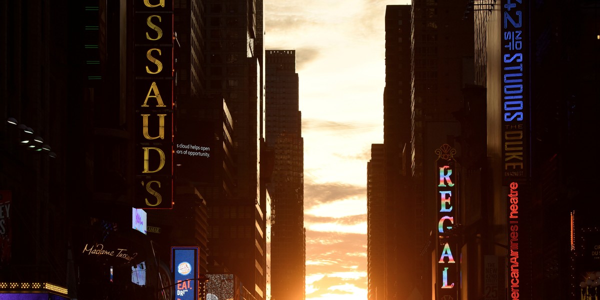 The sun sets over Manhattan, aligned exactly with the streets in a phenomenon known as "Manhattanhenge", in New York City, July 11, 2016. REUTERS/Mark Kauzlarich