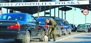 Benzyna z Kaliningradu powodem konfliktu samorządowców z celnikami