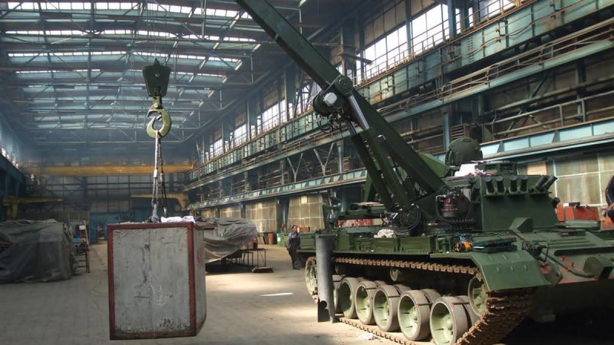 Reorganizare masivă la Romarm: Ministrul Economiei, Irineu Darău, anunță transformarea companiei și a celor 15 filiale într-un holding industrial integrat până la sfârșitul anului