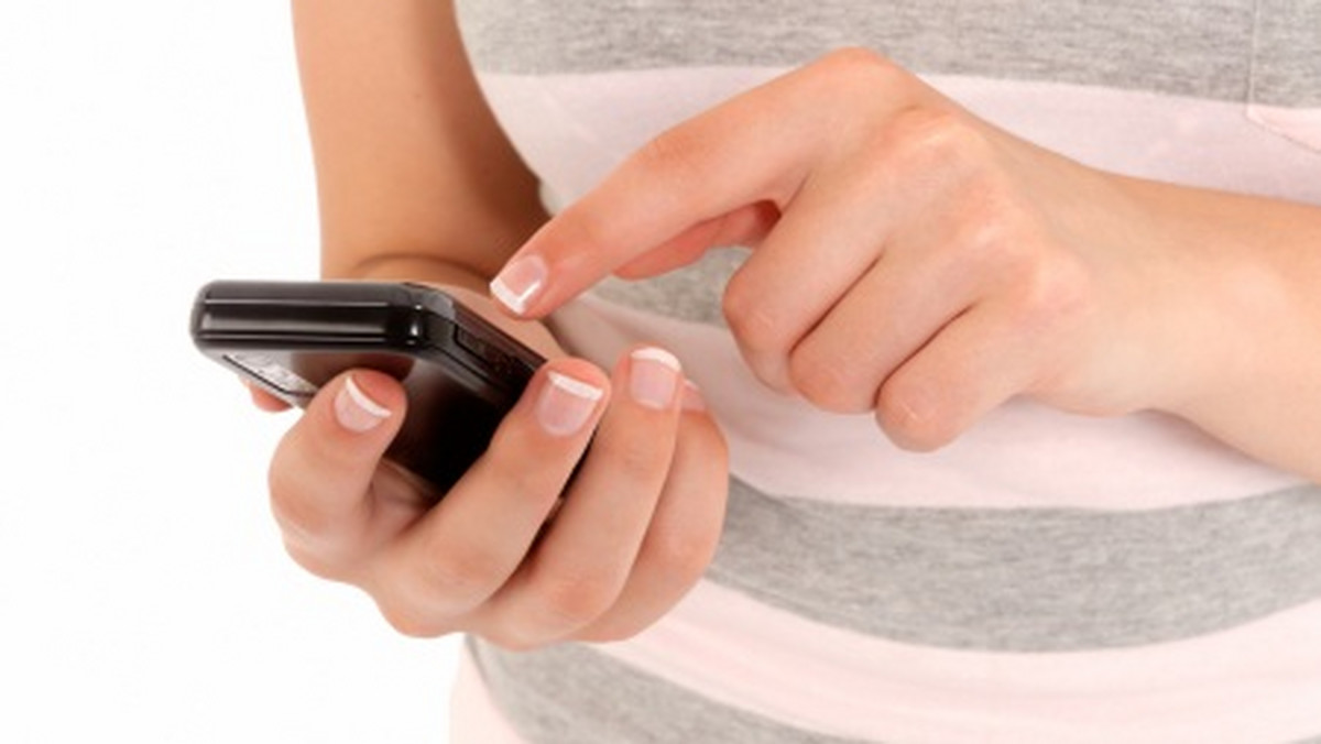 Smartfony nie tylko mają wpływ na komunikację między ludźmi ale również na... aktywność seksualną nastolatków - wynika z najnowszych badań. Nastolatki używające smartfonów dwa razy częściej decydują się na wirtualny seks.
