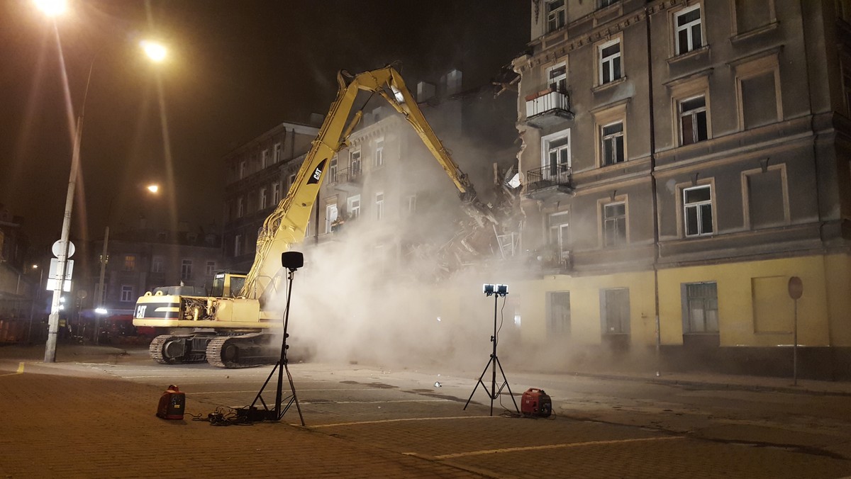 Konstrukcja częściowo zawalonej kamienicy w Lublinie jest niestabilna, stwarza zagrożenie dla strażaków przeszukujących gruzowisko i zostanie rozebrana. W katastrofie ranna została jedna osoba.