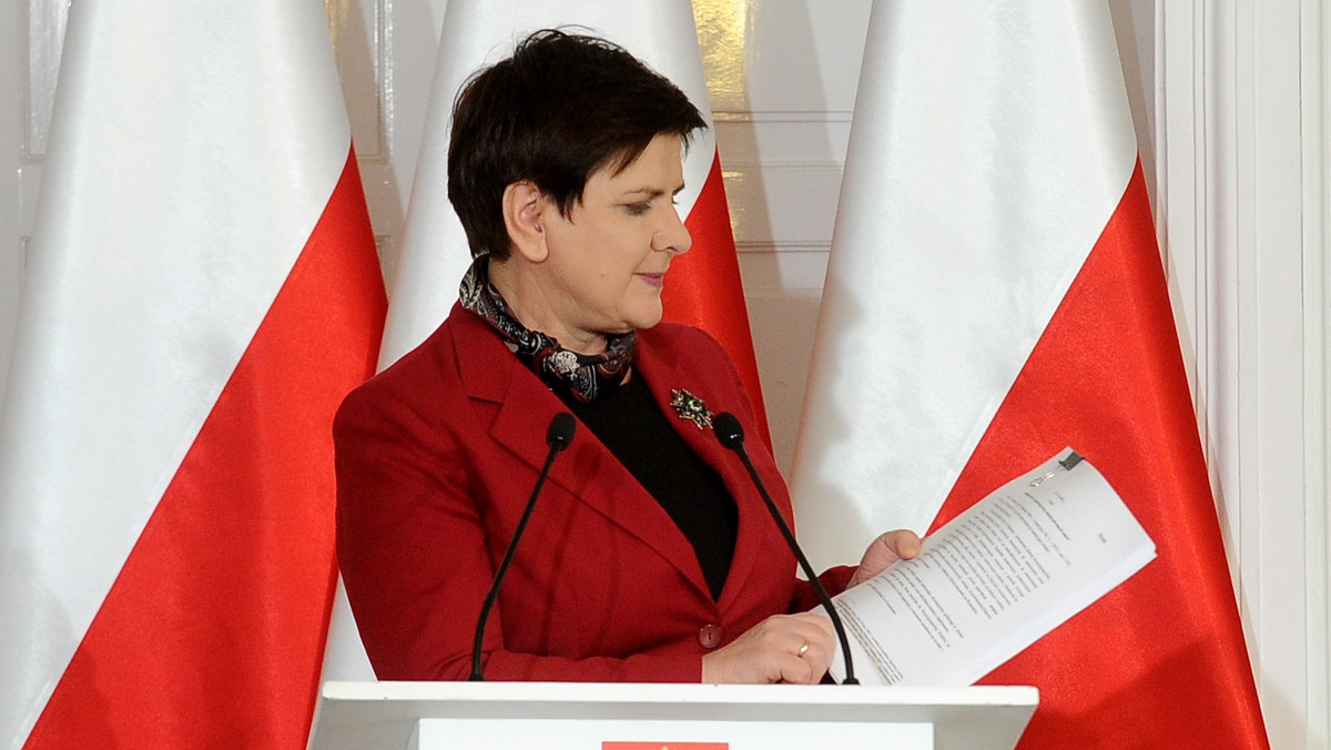 UE musi być zjednoczona i Polska zrobi wszystko, żeby tak się stało; wywalczyliśmy sobie miejsce w UE ciężką pracą i nie pozwolimy się z niej wypchnąć, nie pozwolimy, by polskie interesy zostały podporządkowane interesom innych - powiedziała premier Beata Szydło w Pułtusku.