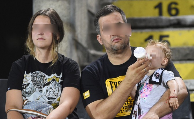I beba na utakmici