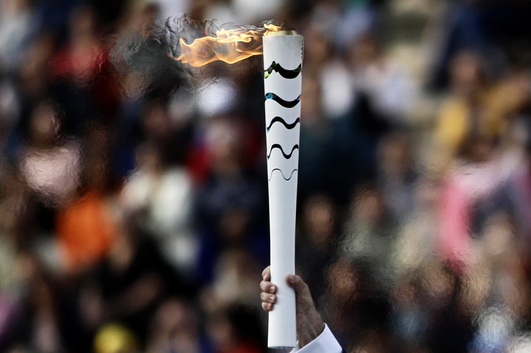 Rio 2016: Brazylijczycy otrzymali w Atenach pochodnię z ogniem olimpijskim  - Dziennik.pl