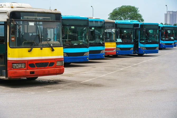 Autobuska stanica (ILUSTRACIJA)