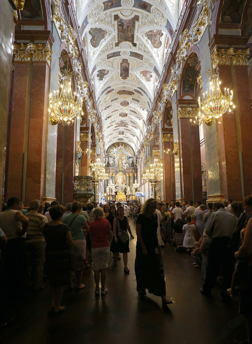 Wnętrze sanktuarium na Jasnej Górze