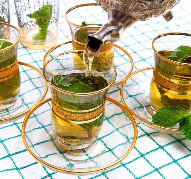 Марокканская мята чай. Зеленый чай Марокканская мята. Мятный чай Марокко. Чай с мятой Марокко. Марокканский чай с мятой.
