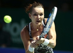 WTA Finals: Efektowna sukienka nie pomogła. Radwańska po dramatycznym meczu uległa Kuzniecowej