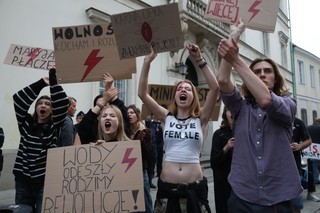 Posłanka KO: Kobiety w ciąży w polskich szpitalach boją się i umierają