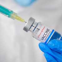 Koronavírus: vizsgálják a Johnson&Johnson vakcinát, mert vérrögképződést okozott