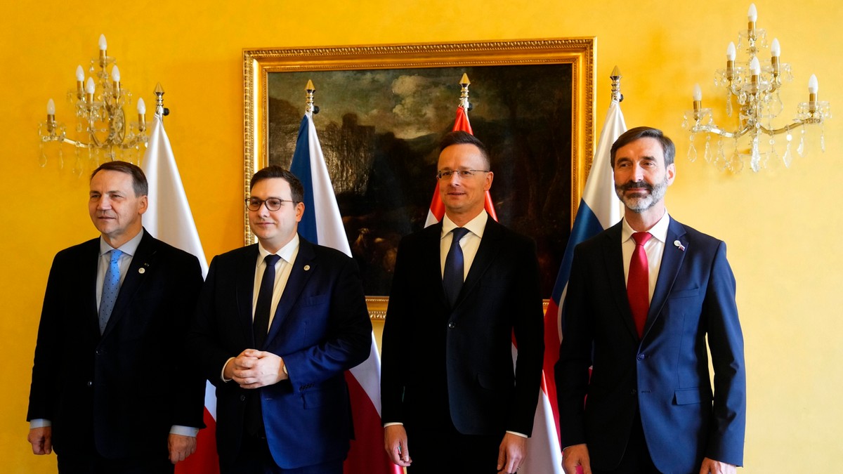 A véleménykülönbségek ellenére is együtt tudnak működni a V4-ek? Szijjártó Péter fontos kérdésekre adott választ