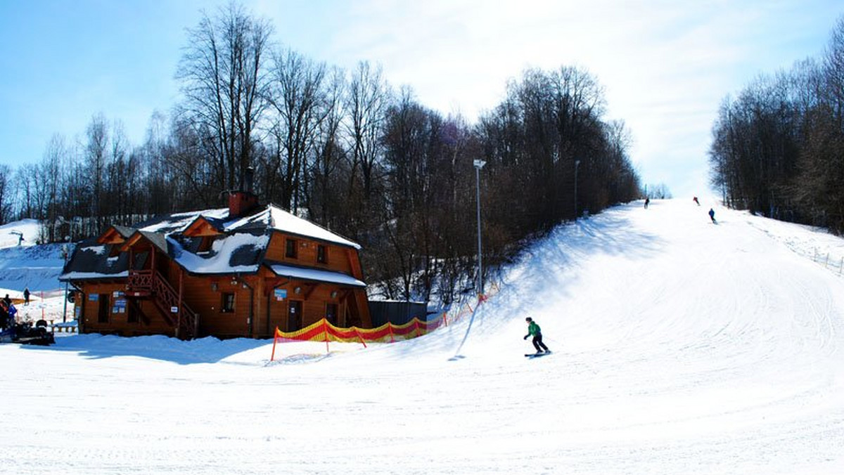 Kazimierz Dolny to nie tylko jedno z najpopularniejszych wśród turystów miast w Polsce, ale również miejsce, gdzie można wybrać się na narty. W Kazimierzu Dolnym działa stacja narciarska Parchatka.