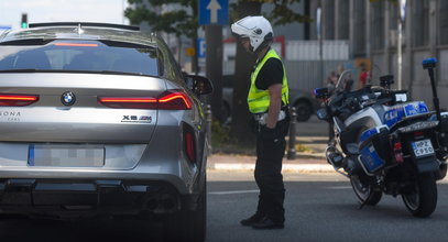 Allan Krupa lansował się na mieście wypasioną bryką. Nagle zjawiła się policja