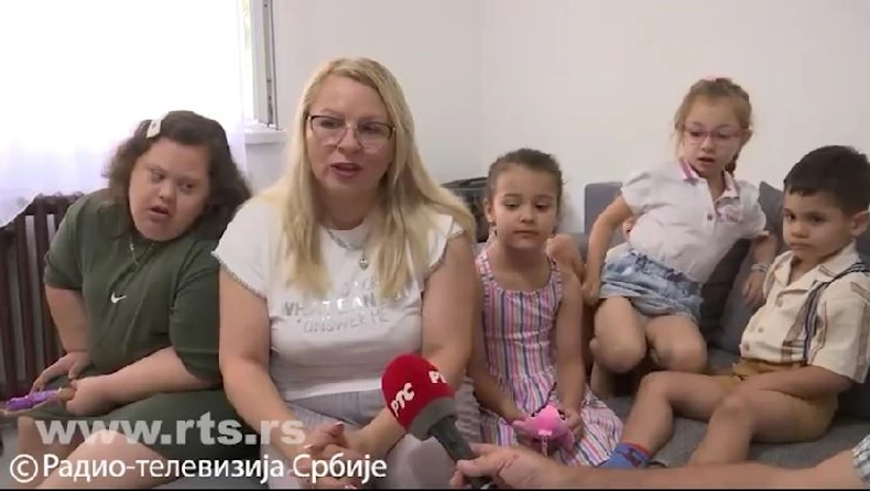 Silvana sa ćerkom Unom, unukama i unukom