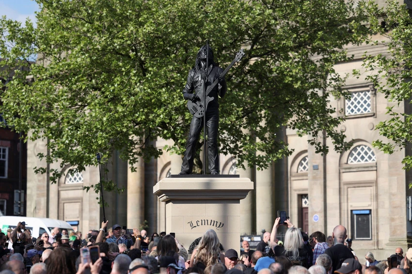 Lemi je u rodnom Barslemu, u maju 2025. dobio spomenik | Foto: Reuters