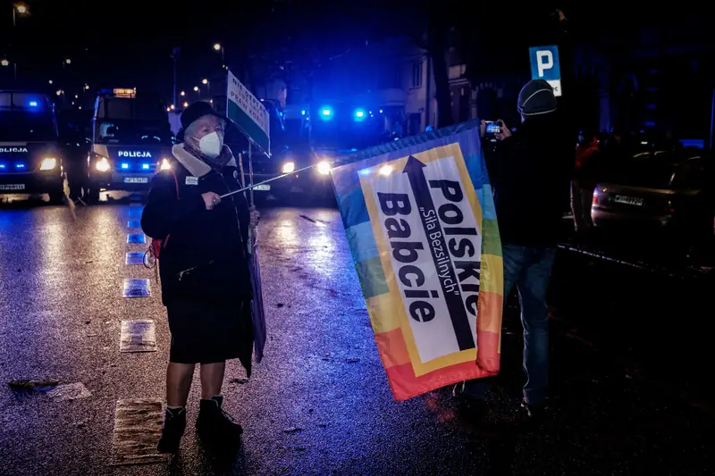 28.01.2021. Warszawa Protest Ogólnopolskiego Strajku Kobiet po publikacji wyroku Trybunału Konstytucyjnego w sprawie aborcji, pod hasłem &quot;Blokada / Zostawiamy ślady&quot; Fot. Karina Krystosiak/REPORTER