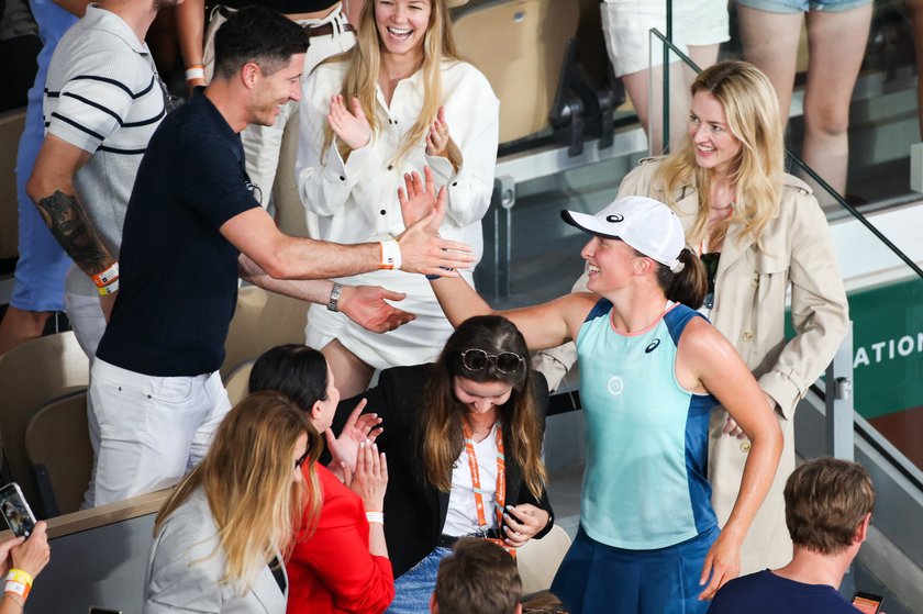 Dwa lata temu zwycięstwa w Roland Garros pogratulował osobiście Idze Świątek Robert Lewandowski.