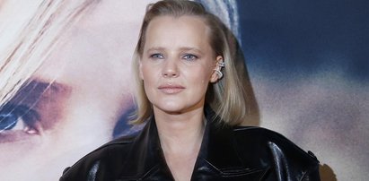 Joanna Kulig w płaszczu rodem z Matrixa. To jednak buty skradły całe show!