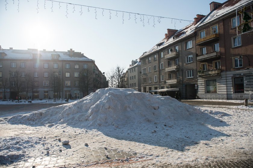 Górka śniegu jako atrakcja w Bytomiu