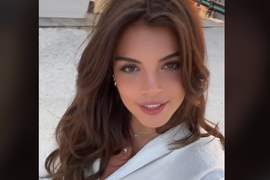 Pilot prišao devojci na aerodromu, bez reči joj dao SALVETU SA PORUKOM i otišao: Čim su ljudi pročitali šta piše odmah su joj rekli: "BEŽI OD NJEGA!"