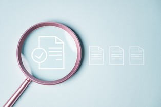 Umowa o pracę a zatrudnienie B2B. Problem istnieje, ale leży gdzie indziej