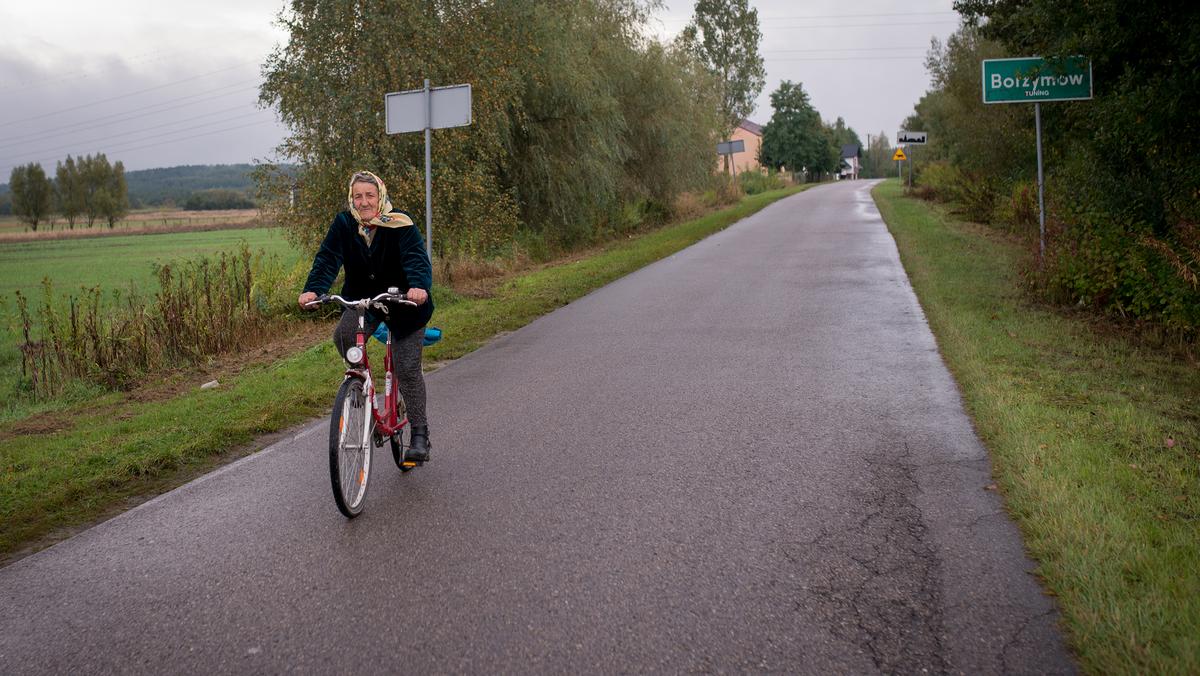 Borzymów, wieś w województwie świętokrzyskim, gdzie mieszka około 400 osób bez dostępu do szkoły, poczty czy przedszkola.