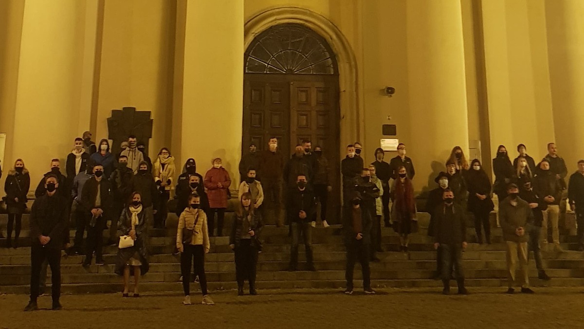 Protest kobiet ws. aborcji. Młodzieżówka PiS z zadaniem obrony kościołów